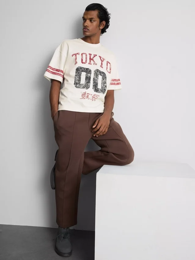 Camiseta gráfica desgastada de manga corta «Tokyo»