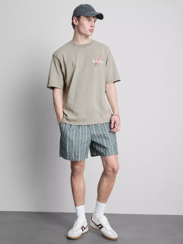Camiseta gráfica lavada de Japón