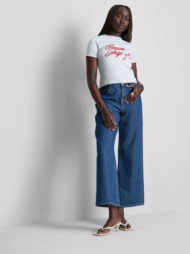Camiseta gris Conan con alto contenido de algodón