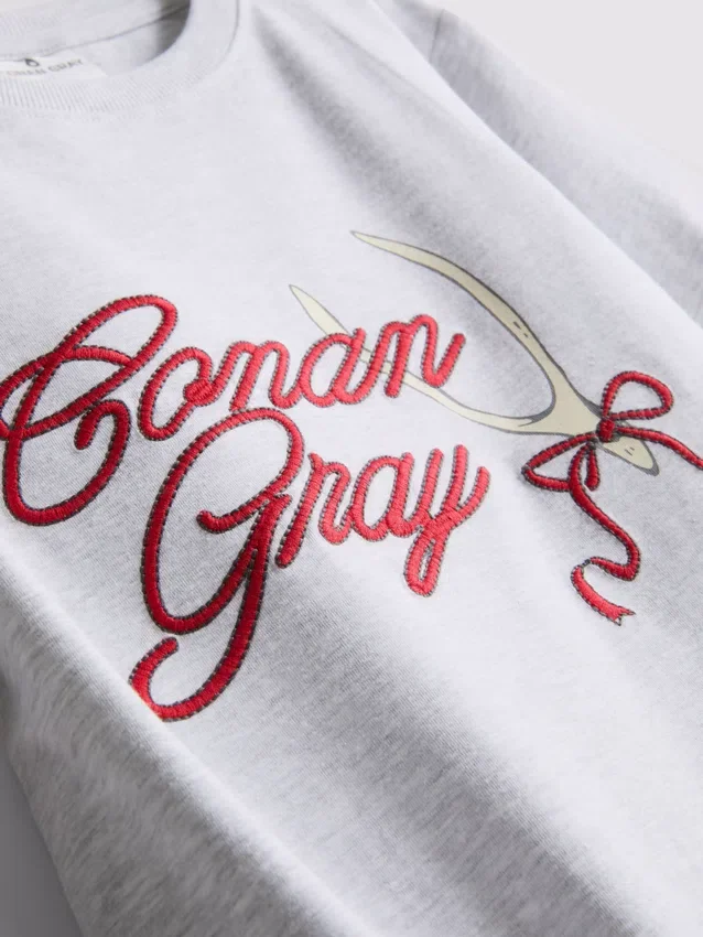 Camiseta gris Conan con alto contenido de algodón