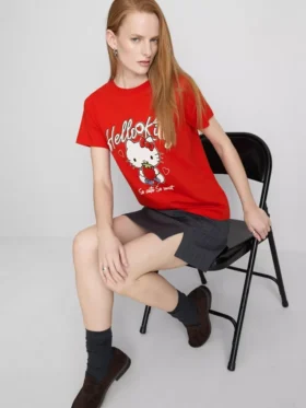 Camiseta holgada de algodón Hello Kitty con estampado de fresas