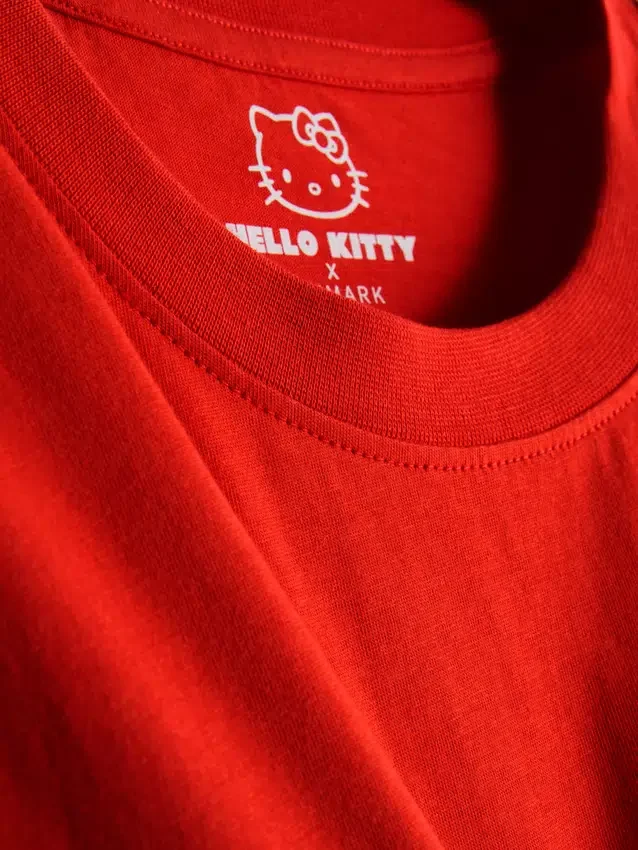 Camiseta holgada de algodón Hello Kitty con estampado de fresas
