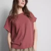 Camiseta holgada de cuello redondo con ventilación