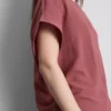 Camiseta holgada de cuello redondo con ventilación