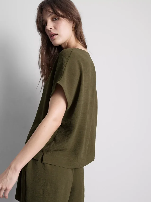 Camiseta holgada de cuello redondo con ventilación