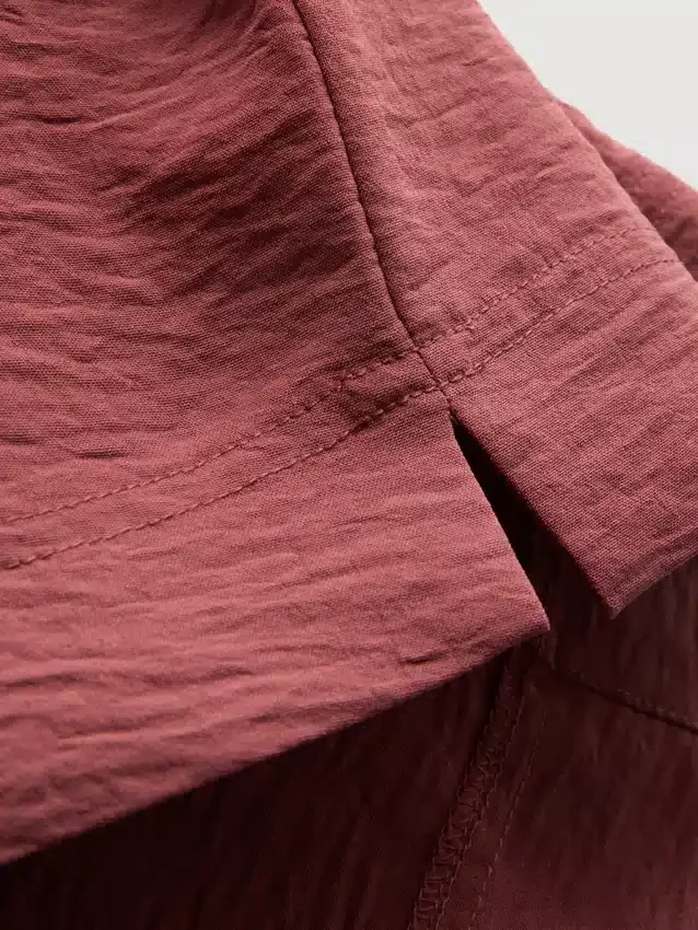 Camiseta holgada de cuello redondo con ventilación