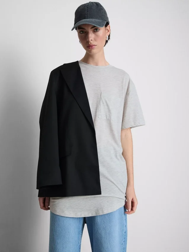 Camiseta larga con bolsillo de parche