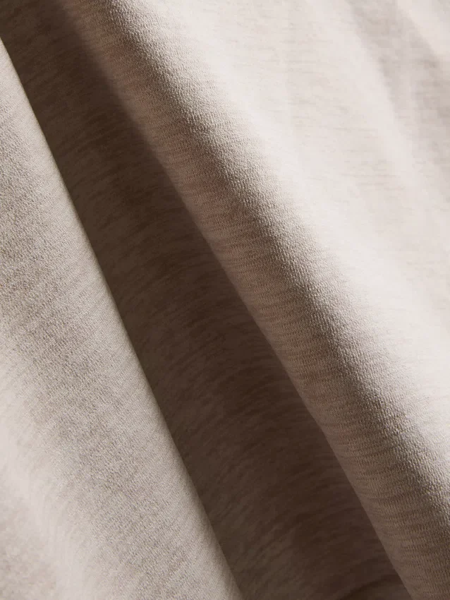 Camiseta sin costuras con cuello en V