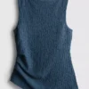 Camiseta sin mangas arrugada con fruncidos de Paula Echevarría