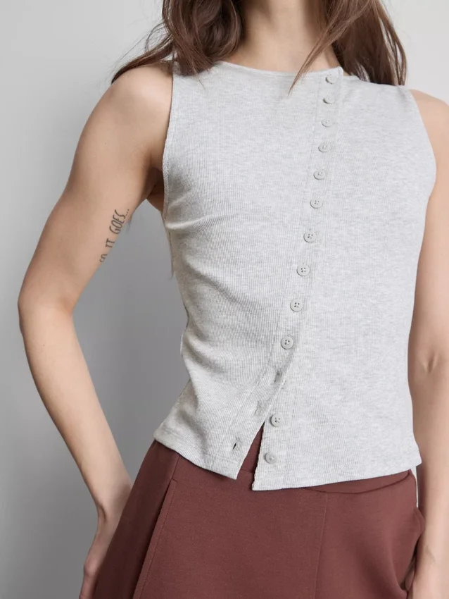 Camiseta sin mangas con botones, con alto contenido de algodón