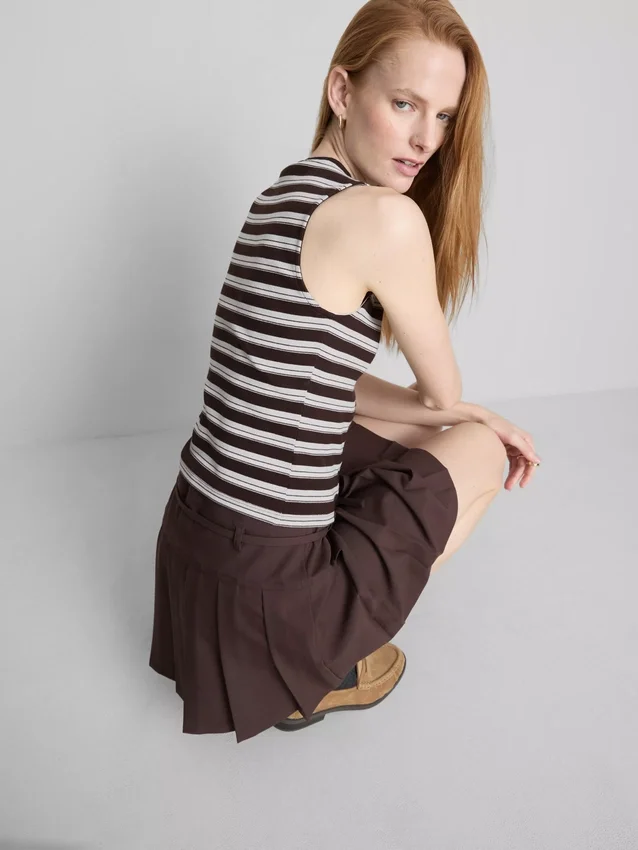 Camiseta sin mangas con botones, con alto contenido de algodón