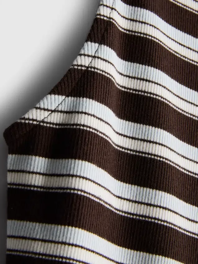 Camiseta sin mangas con botones, con alto contenido de algodón