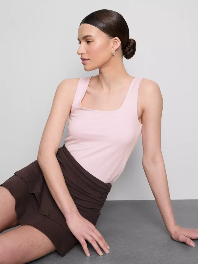 Camiseta sin mangas con cuello cuadrado