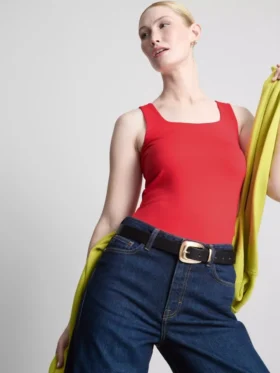 Camiseta sin mangas con cuello cuadrado