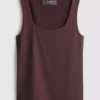 Camiseta sin mangas con cuello cuadrado