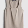 Camiseta sin mangas con cuello cuadrado