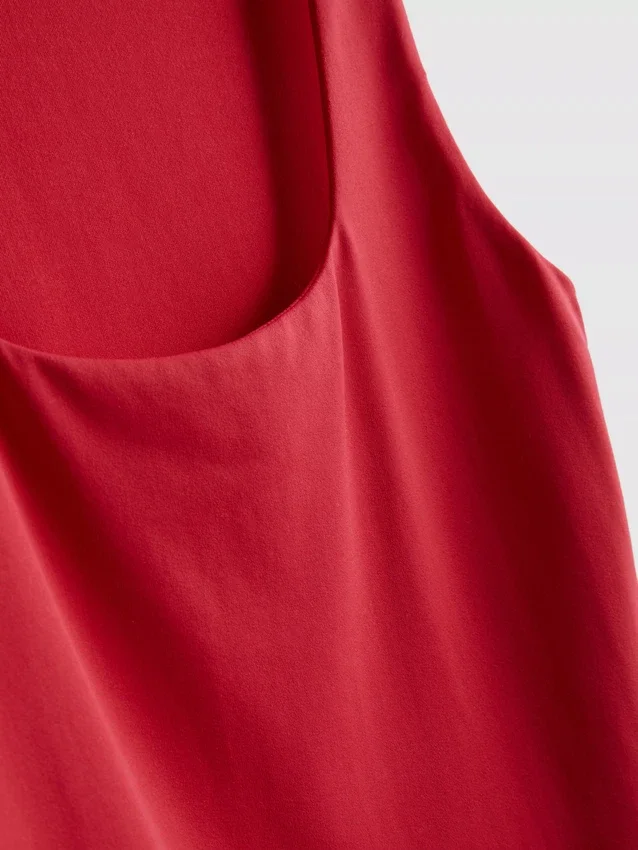 Camiseta sin mangas con cuello cuadrado