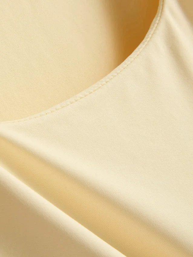 Camiseta sin mangas con cuello cuadrado