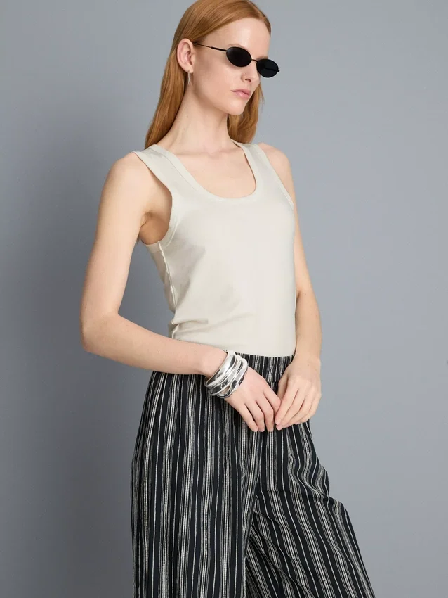 Camiseta sin mangas con cuello redondo y espalda nadadora