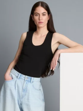 Camiseta sin mangas con cuello redondo y espalda nadadora
