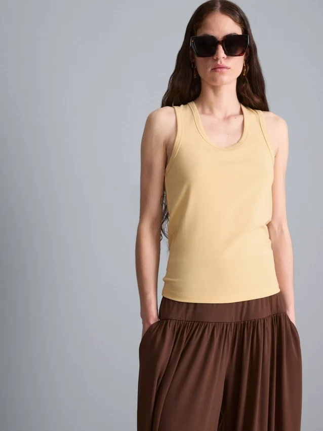 Camiseta sin mangas con cuello redondo y espalda nadadora