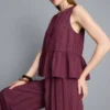 Camiseta sin mangas con dobladillo peplum a rayas