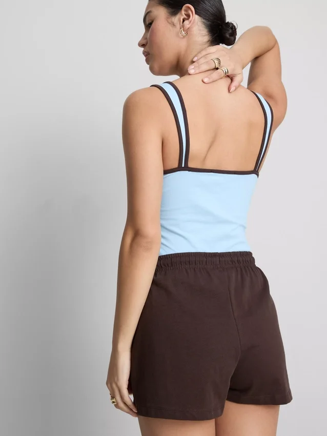 Camiseta sin mangas con escote corazón de alto contenido de algodón