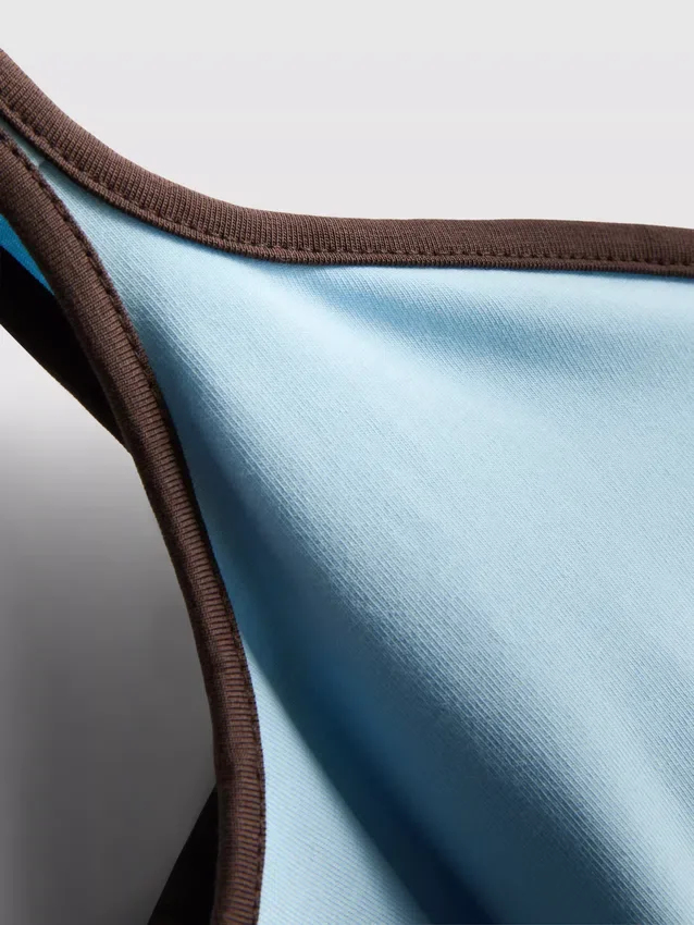 Camiseta sin mangas con escote corazón de alto contenido de algodón