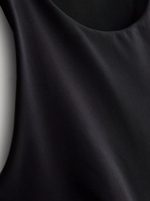 Camiseta sin mangas con espalda en forma de U de BodySculpt