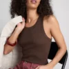 Camiseta sin mangas con espalda en forma de «U» y tejido acanalado con alto contenido de algodón