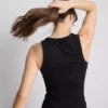 Camiseta sin mangas con espalda en forma de «U» y tejido acanalado, con alto contenido de algodón