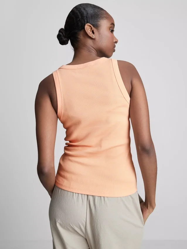 Camiseta sin mangas con espalda en forma de «U» y tejido acanalado con alto contenido de algodón