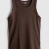 Camiseta sin mangas con espalda en forma de «U» y tejido acanalado con alto contenido de algodón