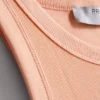 Camiseta sin mangas con espalda en forma de «U» y tejido acanalado con alto contenido de algodón