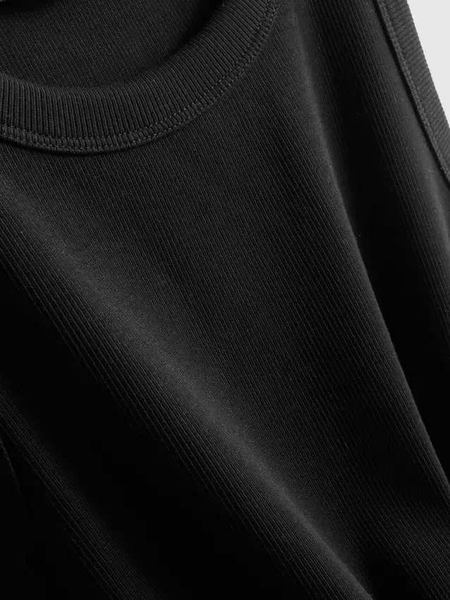 Camiseta sin mangas con espalda en forma de «U» y tejido acanalado, con alto contenido de algodón
