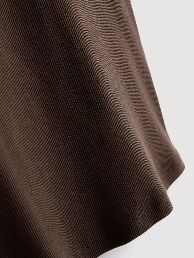 Camiseta sin mangas con espalda en forma de «U» y tejido acanalado con alto contenido de algodón