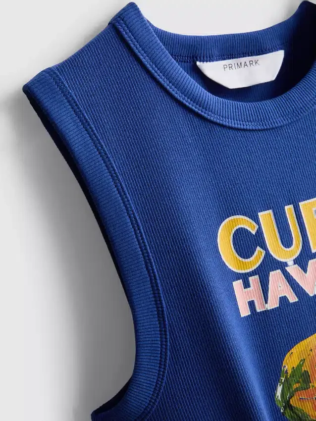 Camiseta sin mangas con estampado gráfico y tejido acanalado, con alto contenido de algodón