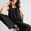 Camiseta sin mangas con inserto bordado