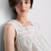 Camiseta sin mangas con inserto bordado
