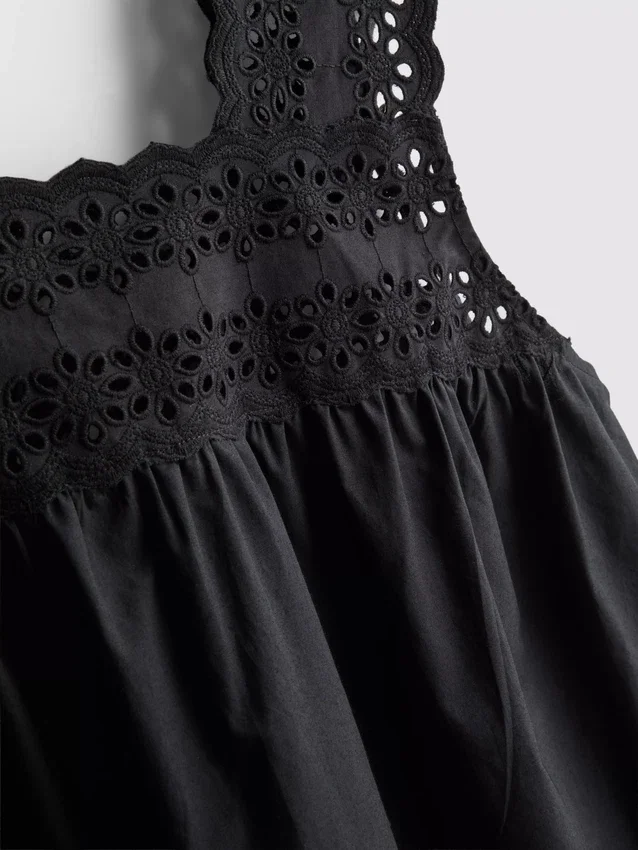 Camiseta sin mangas con inserto bordado
