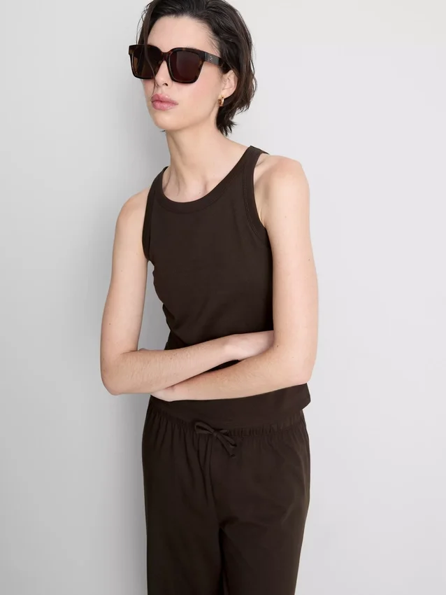 Camiseta sin mangas de algodón con espalda en forma de U