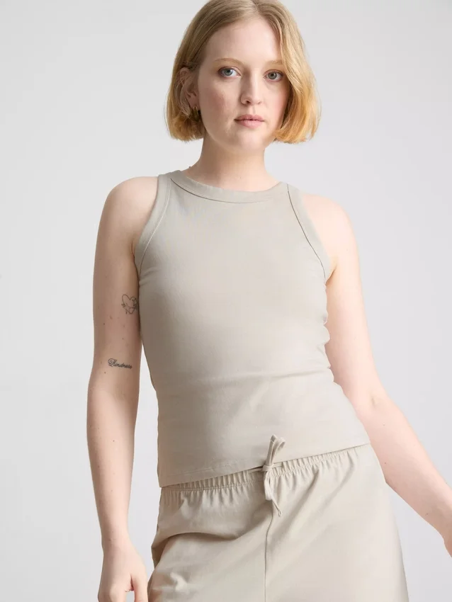 Camiseta sin mangas de algodón con espalda en forma de U