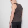 Camiseta sin mangas de corte ajustado con ribete