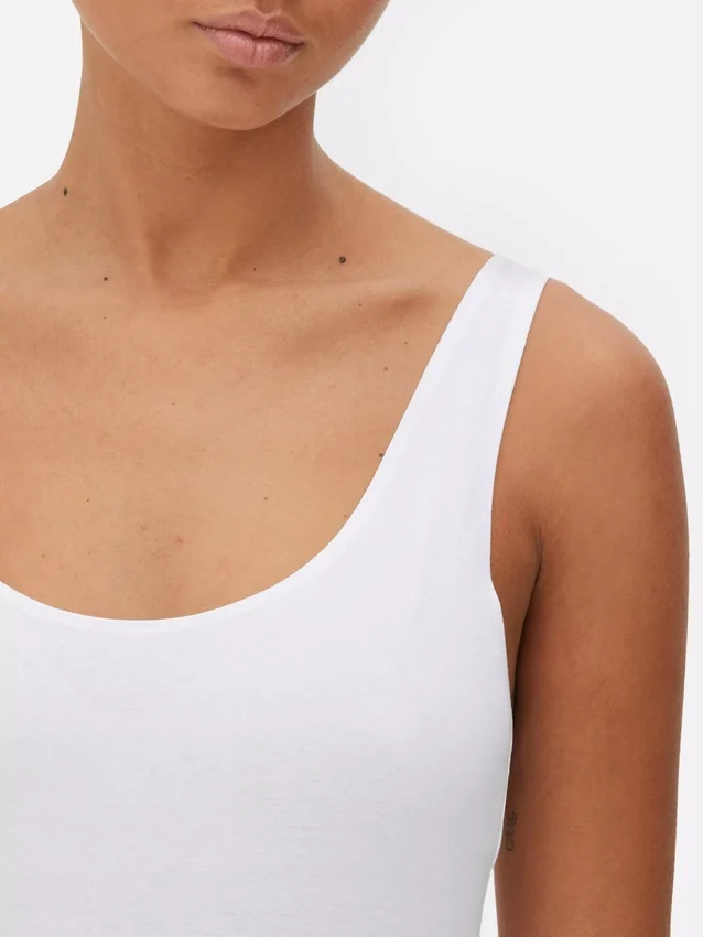 Camiseta sin mangas de corte largo