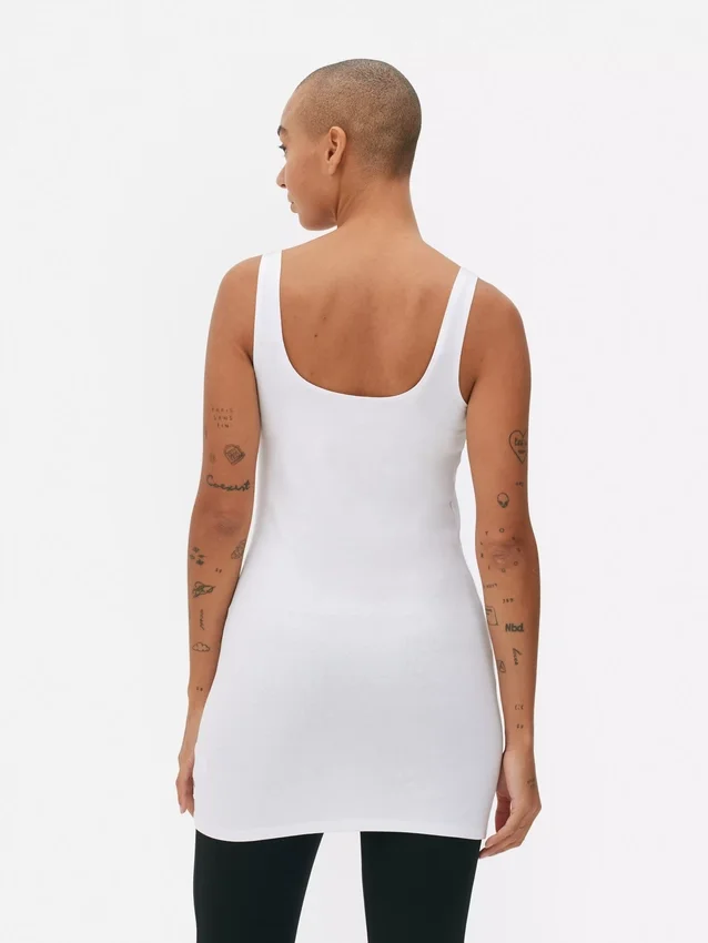 Camiseta sin mangas de corte largo