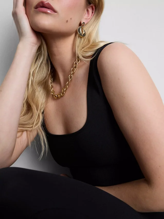 Camiseta sin mangas de crepé con tirantes anchos