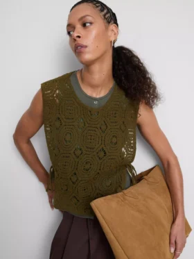 Camiseta sin mangas de crochet con lazo lateral