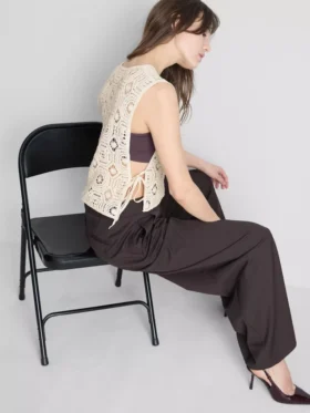 Camiseta sin mangas de crochet con lazo lateral
