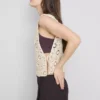 Camiseta sin mangas de crochet con lazo lateral