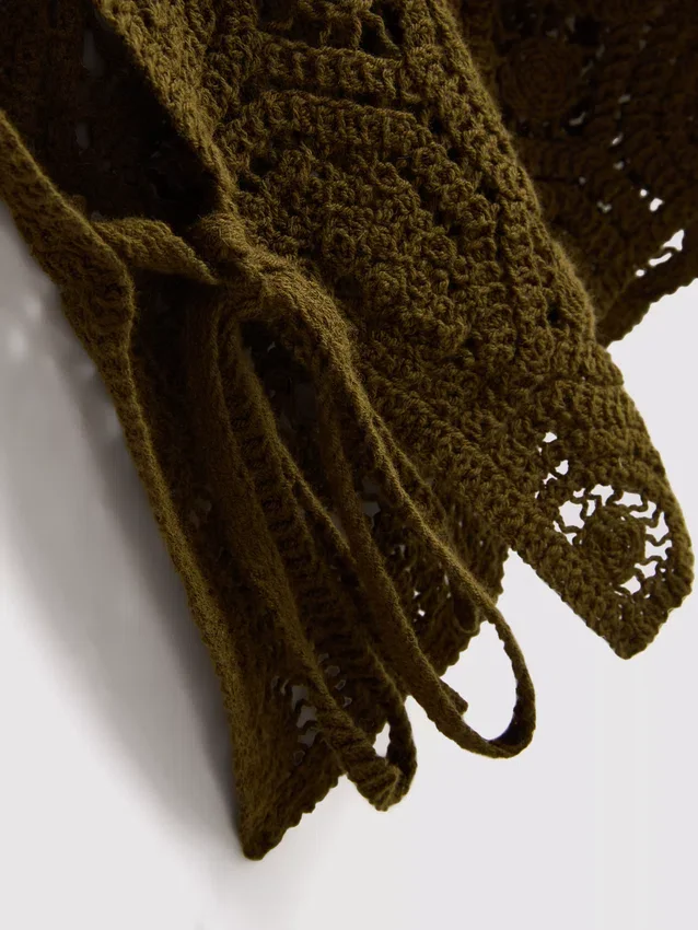 Camiseta sin mangas de crochet con lazo lateral